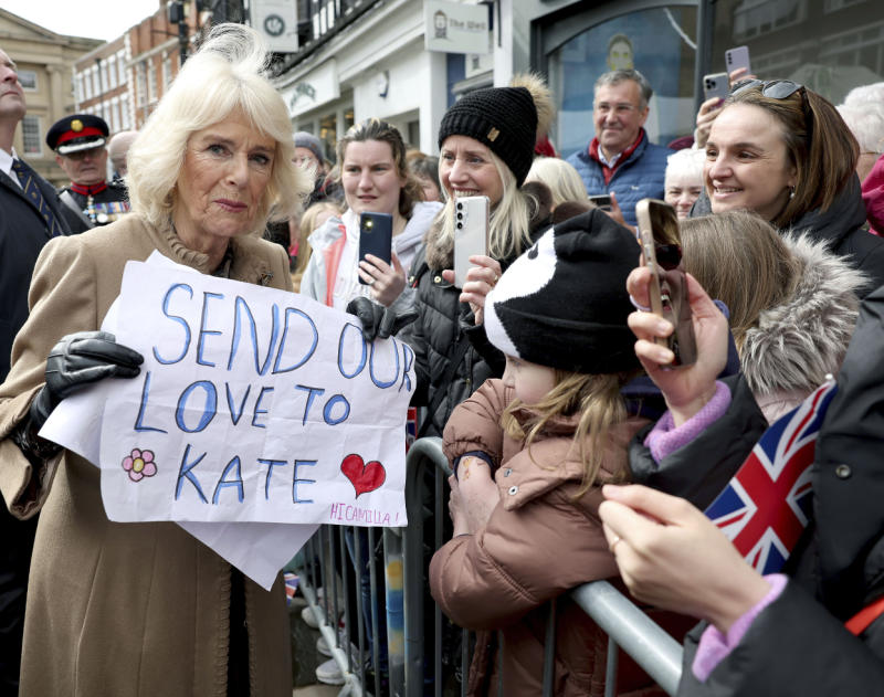 Die britische Königin Camilla erhält eine Unterstützungsbotschaft für Kate