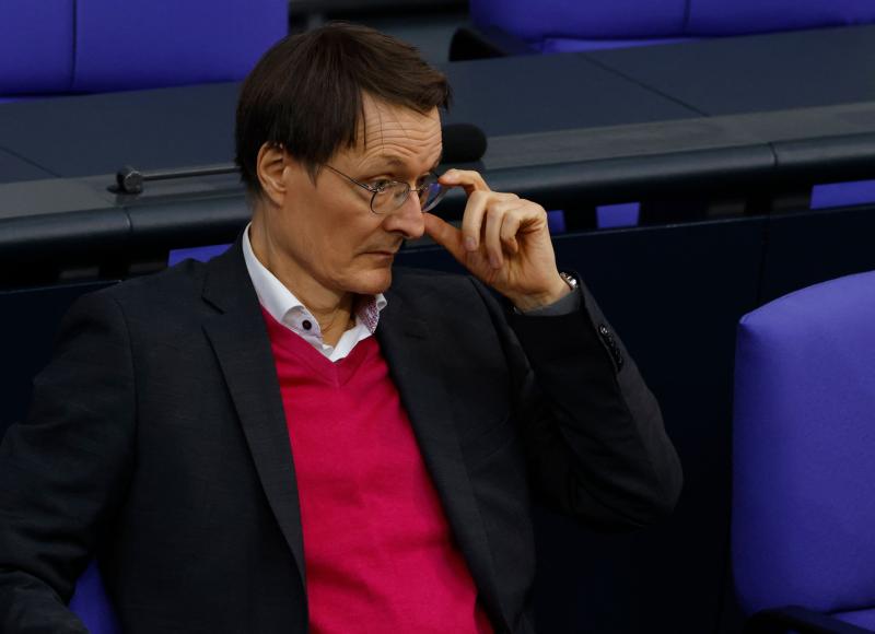 "Ab jetzt kombinieren wir eine echte Alternative zum Schwarzmarkt mit besserem Kinder- und Jugendschutz."