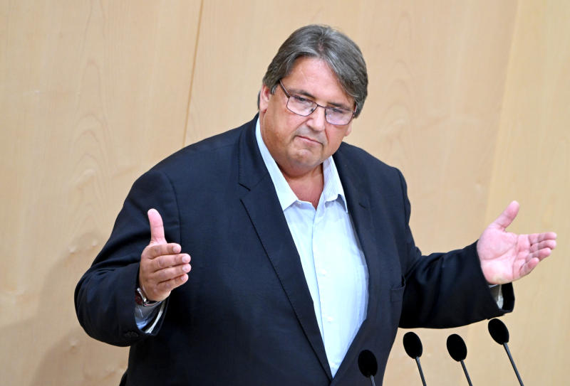  immerhin müsste etwa mehr als ein Viertel der Österreicherinnen und Österreicher mit Einkommensverlusten kämpfen, hielt SPÖ-Sozialsprecher Josef Muchitsch fest. 