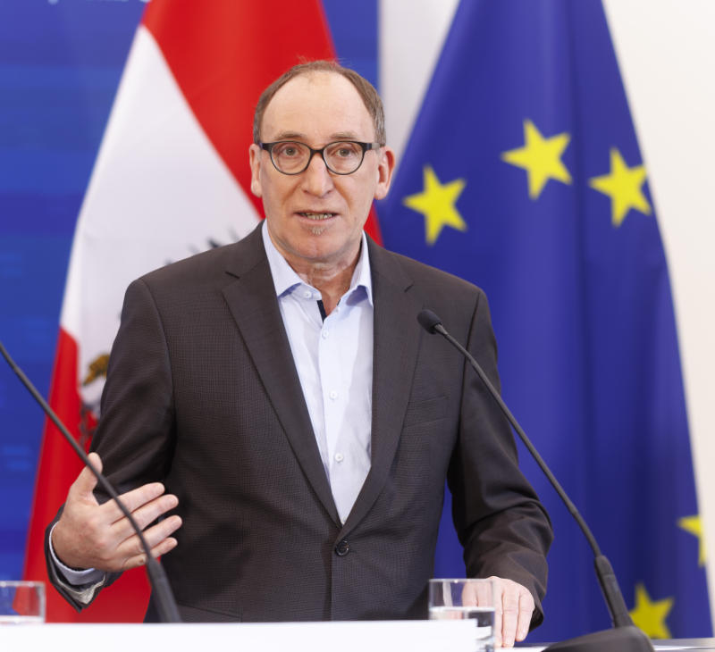 "Dass Menschen in einem reichen Land wie Österreich hungrig bleiben, ist für mich völlig inakzeptabel", versicherte Rauch.