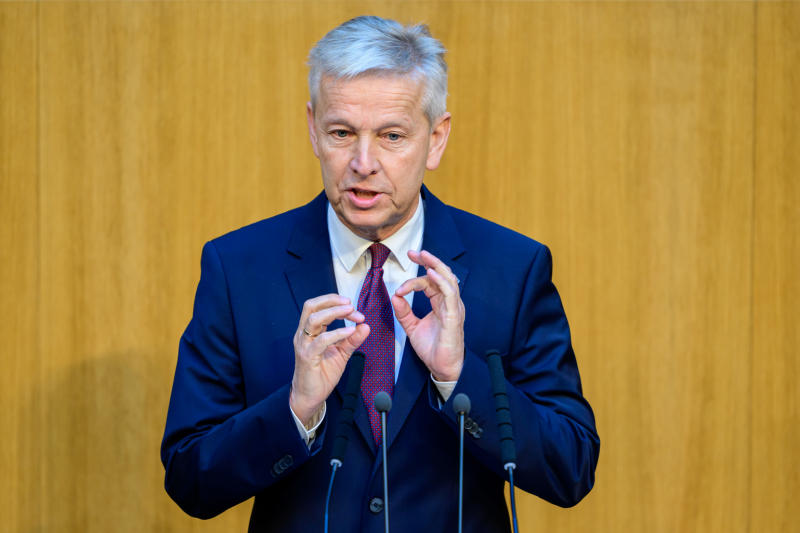 ÖVP-Spitzenbewerber Reinhold Lopatka, der den ersten Platz für die ÖVP verteidigen muss, steht Umfragen zufolge jedoch im Kampf um die zweite Position hinter der FPÖ und vor der SPÖ.